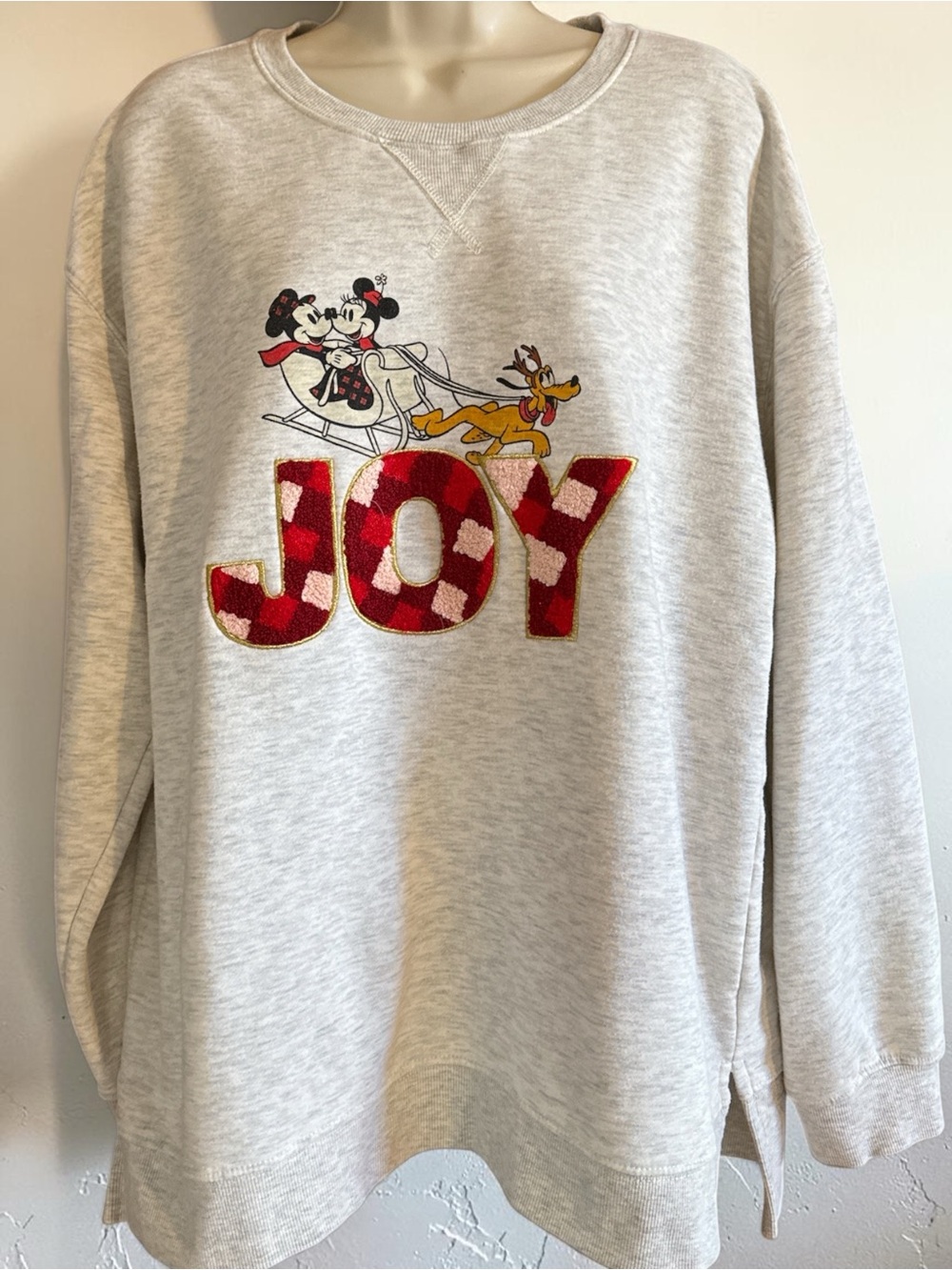 Disney Mickey & Friends JOY Christmas Sweatshirt XXL Pluto Minnie Holiday